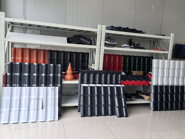 贛州樹脂瓦廠家來告訴你，贛州樹脂瓦施工時需要注意什么。